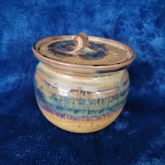 Pottery pot with lid - Picture 2 of 11